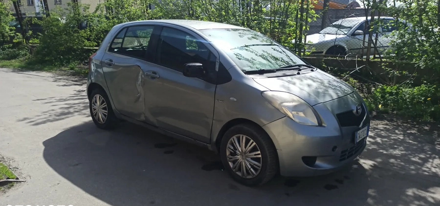 Toyota Yaris cena 4900 przebieg: 250000, rok produkcji 2007 z Puławy małe 56